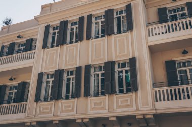 Şehirdeki eski bina.