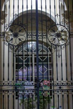 Şehirdeki eski bina.