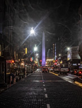 Buenos Aires, Arjantin - 3 Ağustos 2019: Buenos Aires şehir merkezinde gece çekimleri