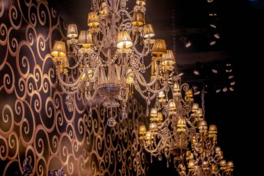 Gecenin güzel avizesi