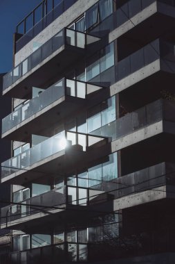 Şehrin modern binası