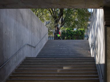 İsrail 'in Akdeniz Nehri' ndeki köprünün merdivenleri.