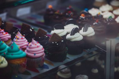 Lezzetli bir kekin yakın çekimi. 