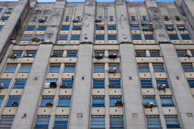 Şehrin modern binası