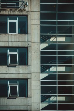 Şehrin modern binası