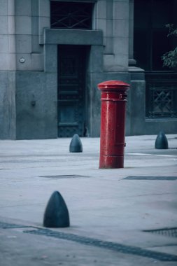 Eski ve kirli sokak lambası