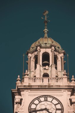 Kurtarıcının katedrali en büyük eyaletin başkenti olan şehrin merkezinde.