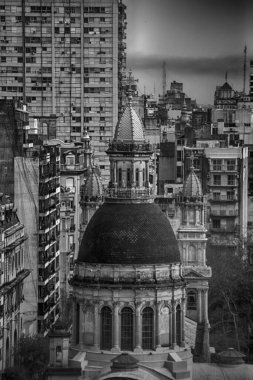 Barselona şehrinin siyah beyaz fotoğrafı