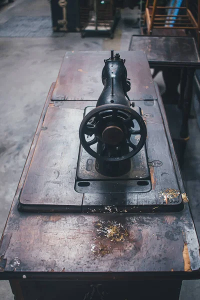 Old Rusty Metal Sewing Machine — Stock Photo, Image
