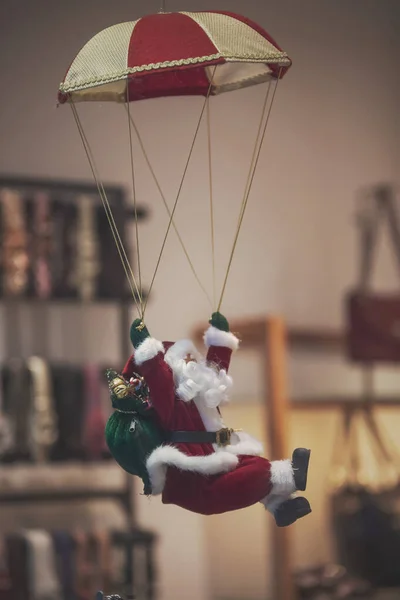 Schattig Santa Claus Met Parachute — Stockfoto