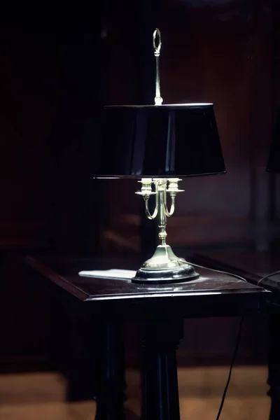 Table Lamp Dark Room — Fotografia de Stock
