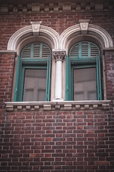 Alte Ziegelmauer Mit Fenster — Stockfoto