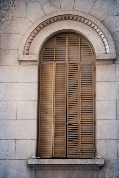 Janela Velha Com Uma Porta Madeira — Fotografia de Stock