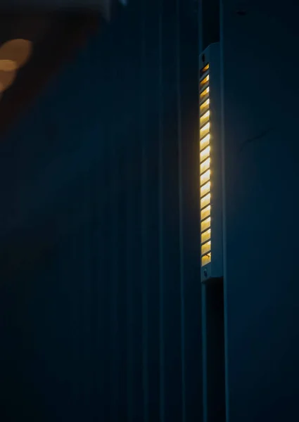 Modern Koyu Mavi Siyah Neon Işığın Soyut Arkaplanı — Stok fotoğraf