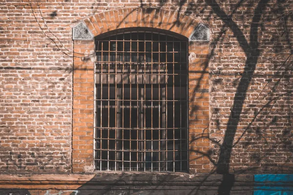 Alte Ziegelmauer Mit Fenster — Stockfoto