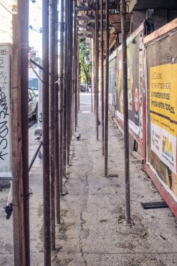 Eski terk edilmiş fabrika binası