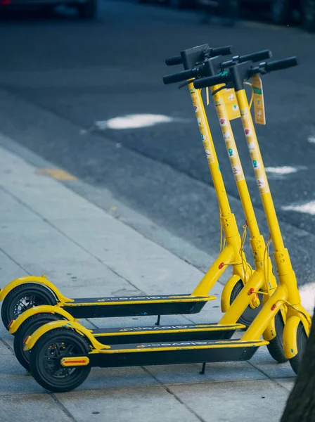 Patada Scooter Estacionamiento Ciudad — Foto de Stock