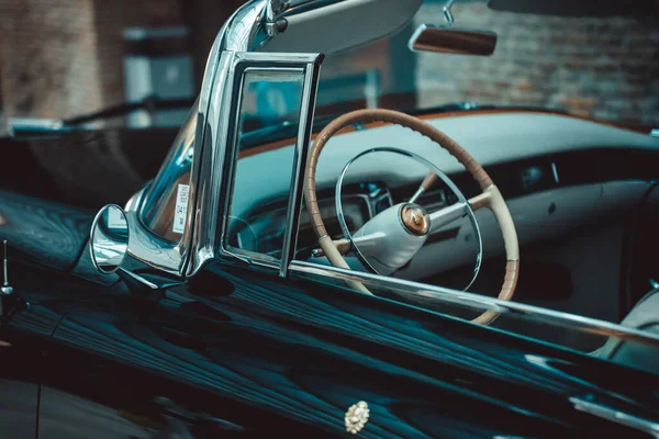 Retro Vintage Car Classic Chrome Steering Wheel — Stock Photo, Image