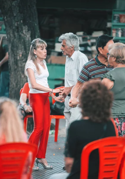 Buenos Aires Argentinien November 2019 Menschen Tanzen Tango Auf Einer — Stockfoto