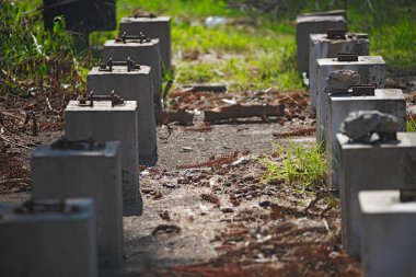 Eski taş sütunların yakın görüntüsü