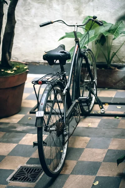 Cykel Parkerad Gatan — Stockfoto