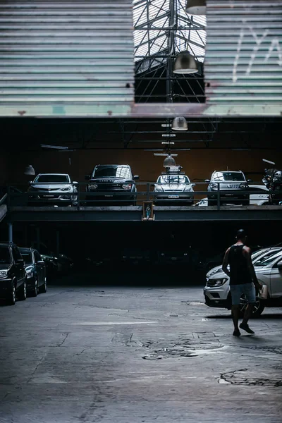 자동차와 주차장 — 스톡 사진