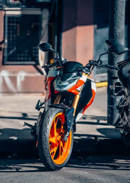 Motocykl Zaparkowany Ulicy — Zdjęcie stockowe