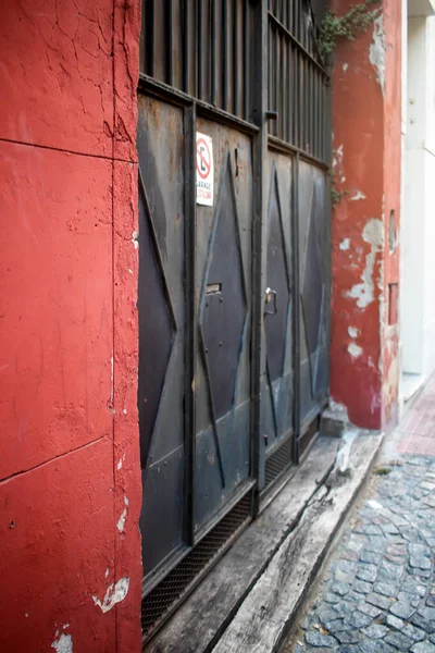 Viejas Puertas Metálicas Oxidadas —  Fotos de Stock