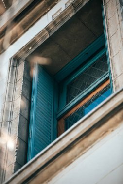 Eski tarihi binanın ön cephesi. 