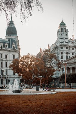 Şehrin güzel cadde manzarası