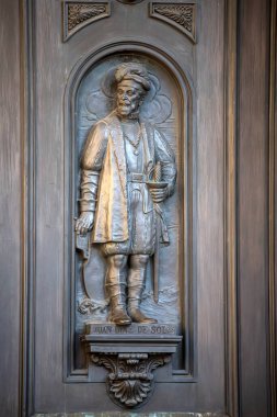 Eski tarihi binanın ön cephesinin ayrıntıları 