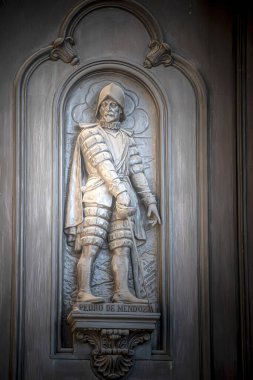 Eski tarihi binanın ön cephesinin ayrıntıları 