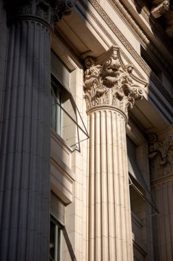 Eski tarihi binanın ön cephesi. 