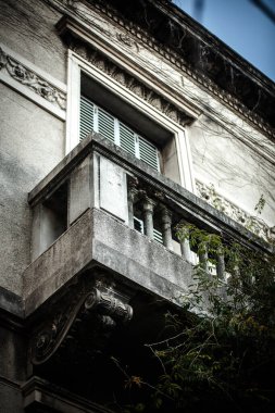 Eski tarihi binanın ön cephesi. 