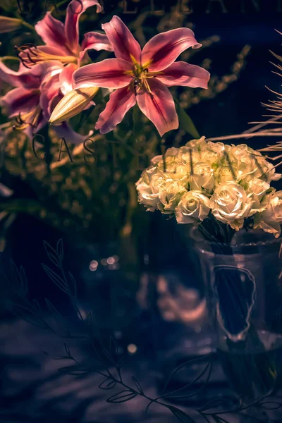 Belles Fleurs Dans Les Vases — Photo