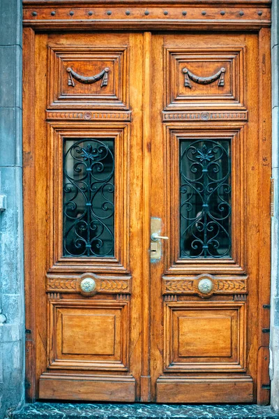 Παλιά Ξύλινη Πόρτα Στο Μπουένος Άιρες — Φωτογραφία Αρχείου