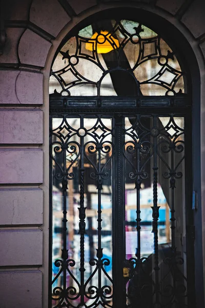 Vieja Ventana Puerta Ciudad —  Fotos de Stock