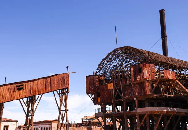 Şili 'de terk edilmiş eski bir fabrikanın manzarası