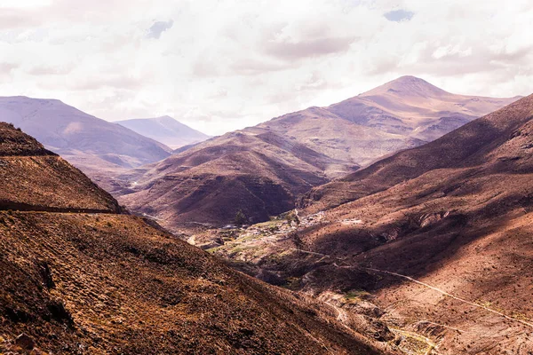 İskoçya 'da küçük bir köyün manzarası