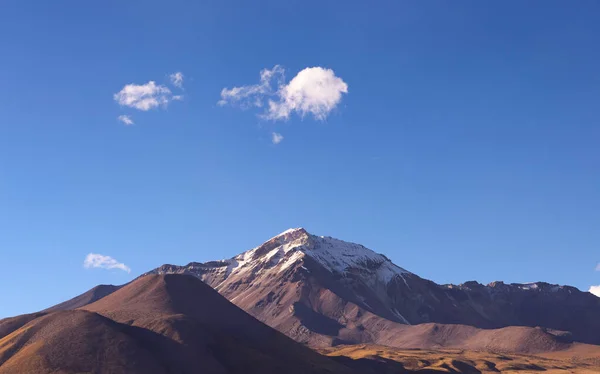 Volkan Isoga Ulusal Parkı 'ndaki volkan manzarası