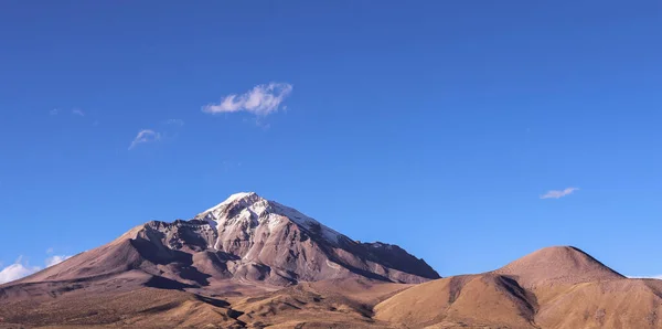 Volkan Isoga Ulusal Parkı 'ndaki volkan manzarası