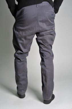 Gençlik kot üzerinde adam koymak