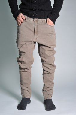 Gençlik kot üzerinde adam koymak