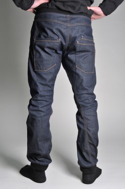 Gençlik kot üzerinde adam koymak