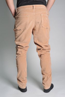 Gençlik kot üzerinde adam koymak