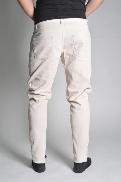 Молоді джинси одягнути на хлопця — стокове фото