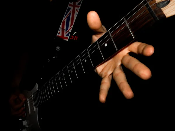 Guitarra na escuridão — Fotografia de Stock