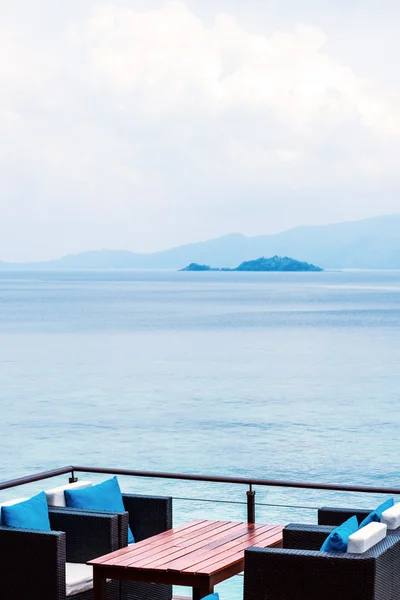 Resort lounge seating with beautiful ocean view — Stock Photo, Image