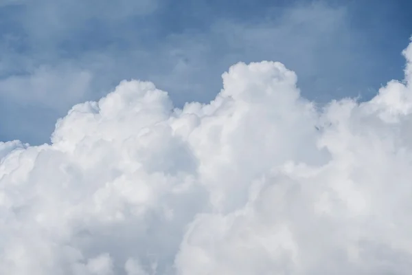 하얀 구름 과푸른 하늘 — 스톡 사진