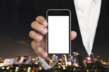 Hareket eden telefon kopya alanı ile ekranda gösterilen işadamı